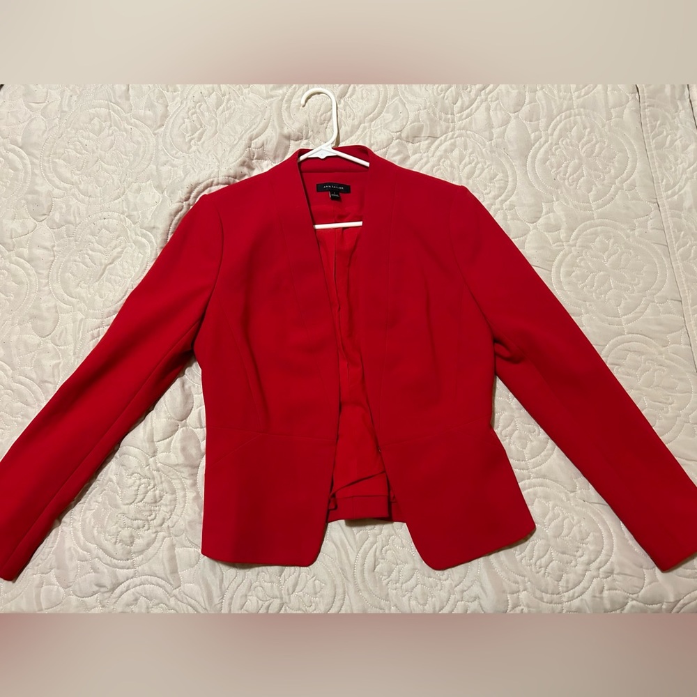 ANN TAYLOR red blazer size 6